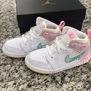 Girls Jordan 1 Mid